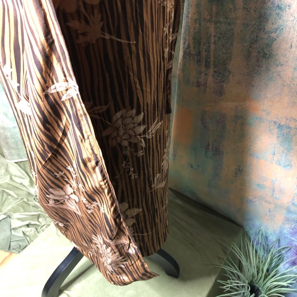 ๐Saks Fifth Ave Real Clothes Silk Wrap Skirt๐ - Picture 4 of 8